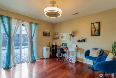 332 NE Redwood Place College Place WA 99324