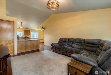 332 NE Redwood Place College Place WA 99324