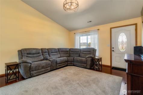 332 NE Redwood Place College Place WA 99324