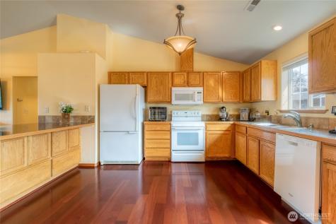 332 NE Redwood Place College Place WA 99324