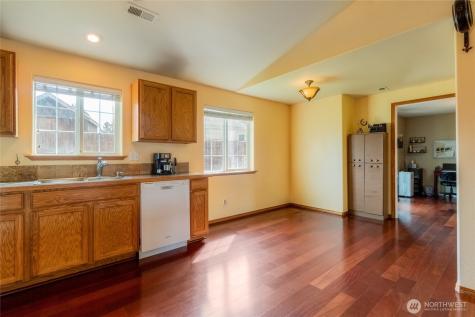 332 NE Redwood Place College Place WA 99324