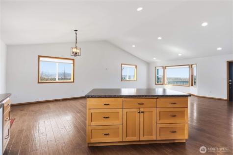 58 Alger Creek Heights Road Cathlamet WA 98612