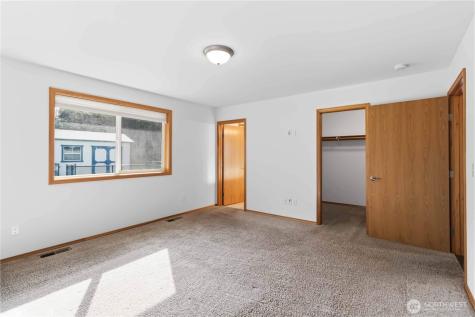 58 Alger Creek Heights Road Cathlamet WA 98612