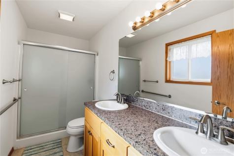 58 Alger Creek Heights Road Cathlamet WA 98612