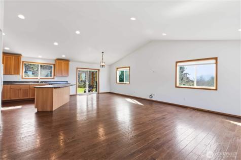 58 Alger Creek Heights Road Cathlamet WA 98612