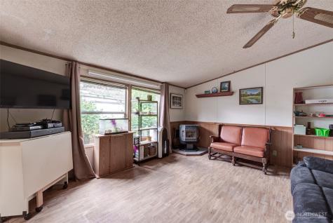 415 Lake View Road Lynnwood WA 98087