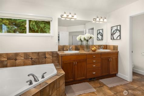 1032 272nd Place SE Sammamish WA 98075