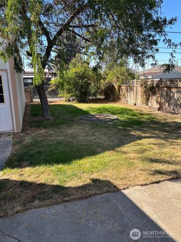 1138 W Columbia Moses Lake WA 98837