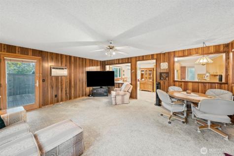 24 158th Place SE Bellevue WA 98008