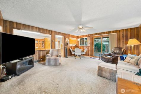 24 158th Place SE Bellevue WA 98008