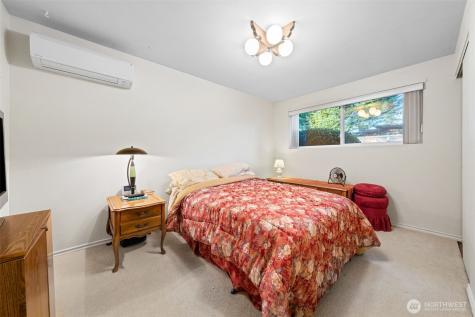 24 158th Place SE Bellevue WA 98008