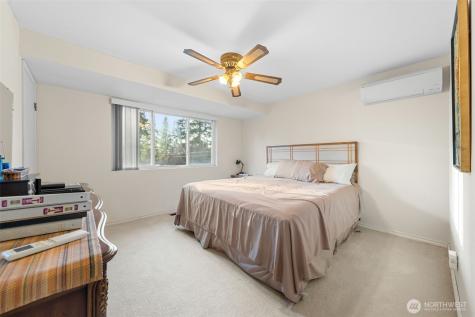 24 158th Place SE Bellevue WA 98008