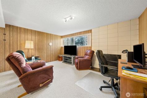 24 158th Place SE Bellevue WA 98008