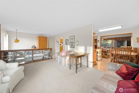 24 158th Place SE Bellevue WA 98008