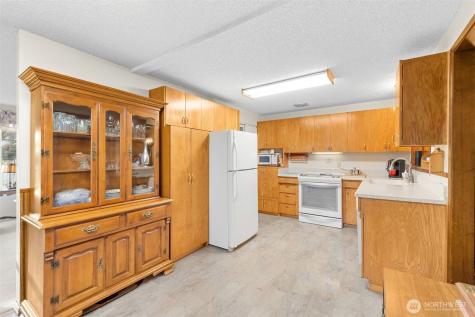 24 158th Place SE Bellevue WA 98008