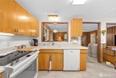 24 158th Place SE Bellevue WA 98008