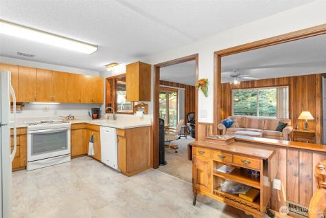 24 158th Place SE Bellevue WA 98008