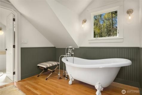 12960 Sunrise Drive NE Bainbridge Island WA 98110