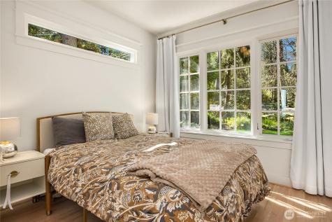12960 Sunrise Drive NE Bainbridge Island WA 98110