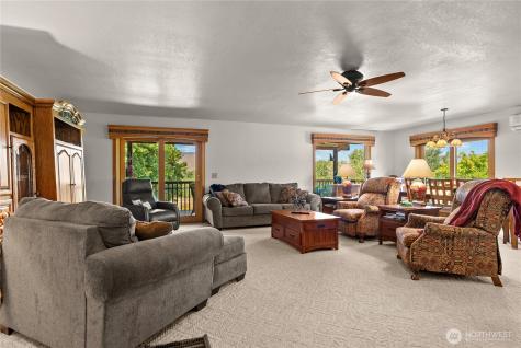 54 Wilson Road Winthrop WA 98862