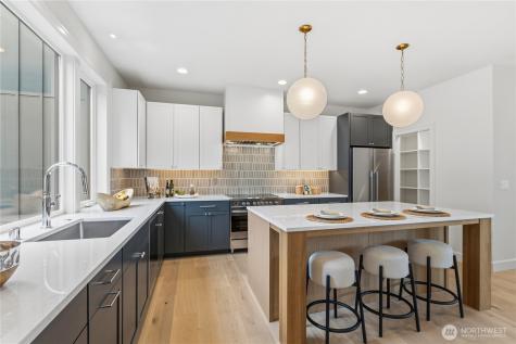 6832 47th Avenue NE Seattle WA 98115