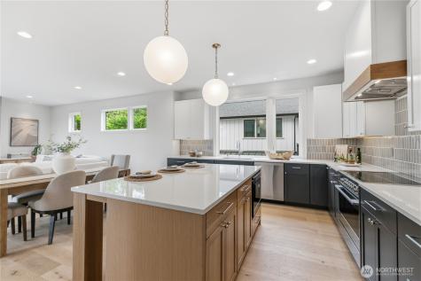 6832 47th Avenue NE Seattle WA 98115