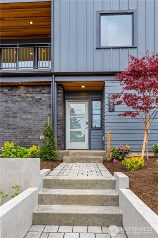 6832 47th Avenue NE Seattle WA 98115