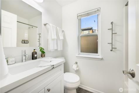 1231 6th Avenue N Seattle WA 98109