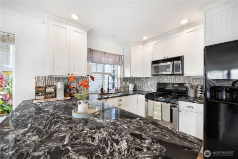 1231 6th Avenue N Seattle WA 98109