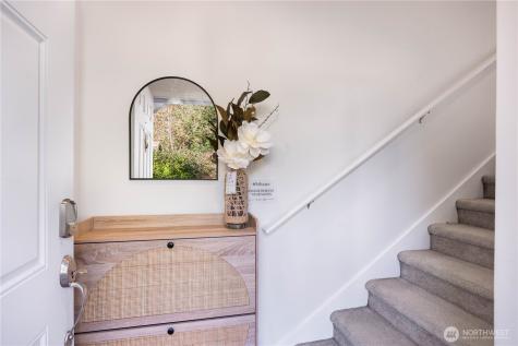 1231 6th Avenue N Seattle WA 98109