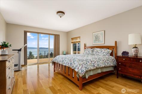 2364 Strawberry Point Road Oak Harbor WA 98277