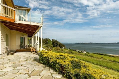 2364 Strawberry Point Road Oak Harbor WA 98277