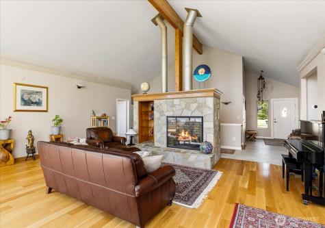 2364 Strawberry Point Road Oak Harbor WA 98277