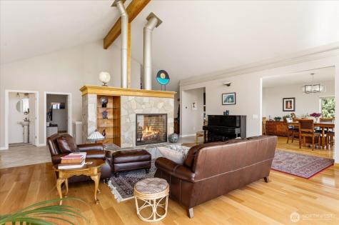 2364 Strawberry Point Road Oak Harbor WA 98277