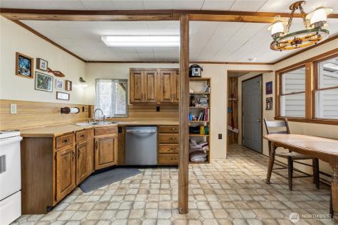 274 Corral Street Winthrop WA 98862