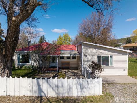 274 Corral Street Winthrop WA 98862