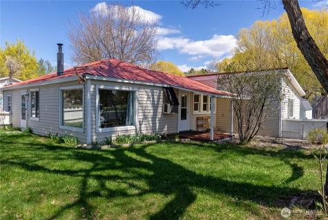 274 Corral Street Winthrop WA 98862