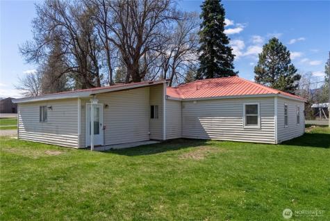 274 Corral Street Winthrop WA 98862