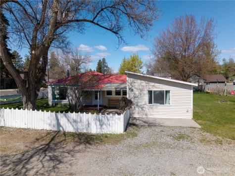 274 Corral Street Winthrop WA 98862