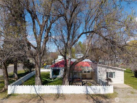 274 Corral Street Winthrop WA 98862