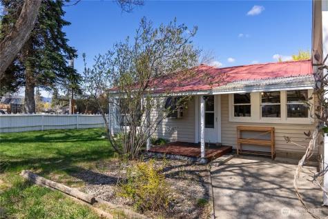 274 Corral Street Winthrop WA 98862
