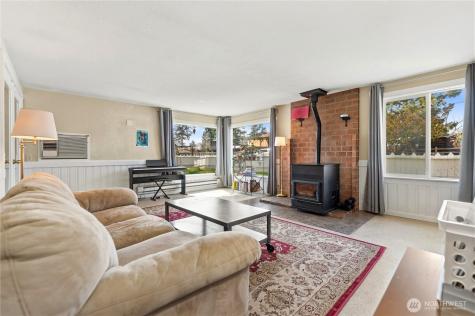 274 Corral Street Winthrop WA 98862