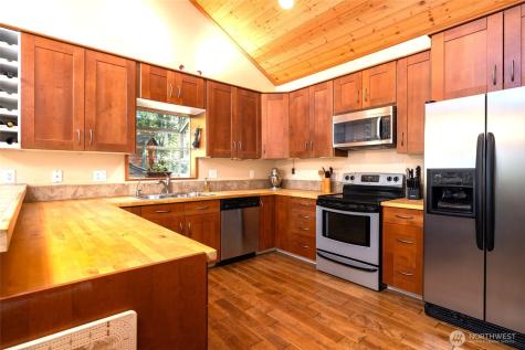 1354 Chinook Way Center Island WA 98221