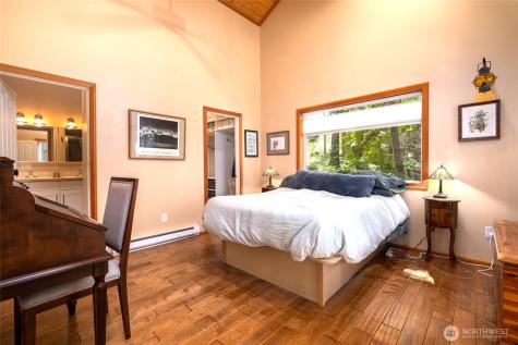 1354 Chinook Way Center Island WA 98221