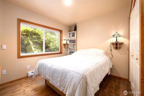 1354 Chinook Way Center Island WA 98221