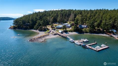 1354 Chinook Center Island WA 98221