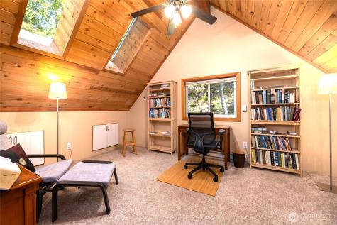 1354 Chinook Way Center Island WA 98221