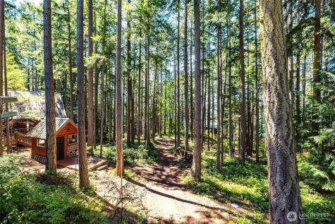 1354 Chinook Way Center Island WA 98221
