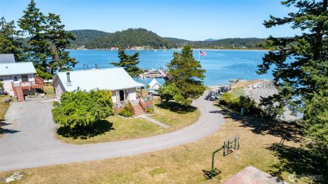 1354 Chinook Way Center Island WA 98221