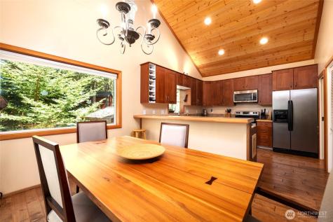 1354 Chinook Way Center Island WA 98221